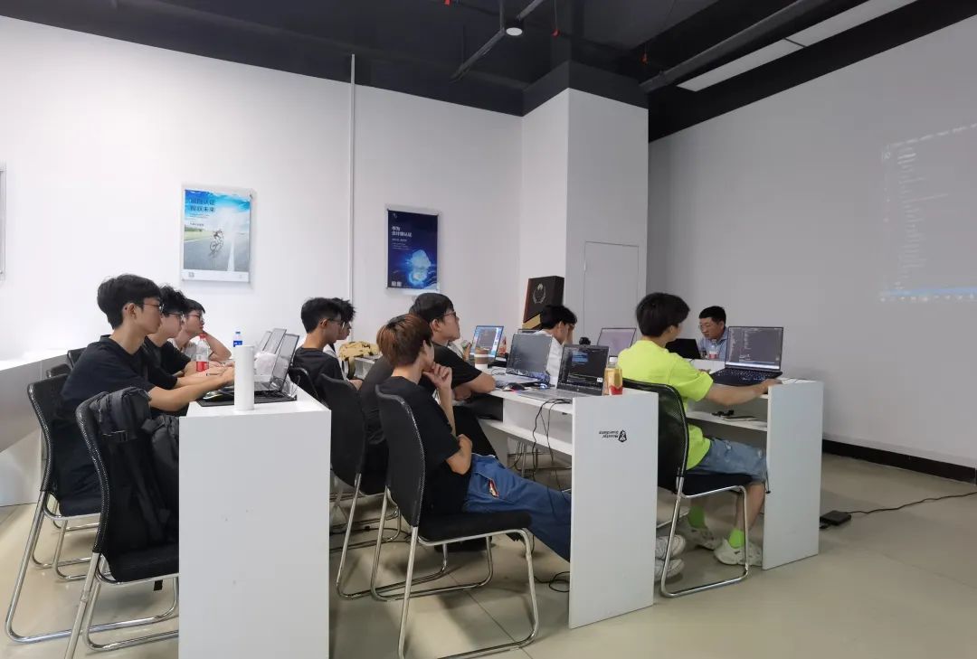 暑期首場(chǎng)華為云移動(dòng)應(yīng)用開(kāi)發(fā)師資培訓(xùn)在泰豪動(dòng)漫學(xué)院舉辦，賦能動(dòng)漫人才培養(yǎng)新動(dòng)能